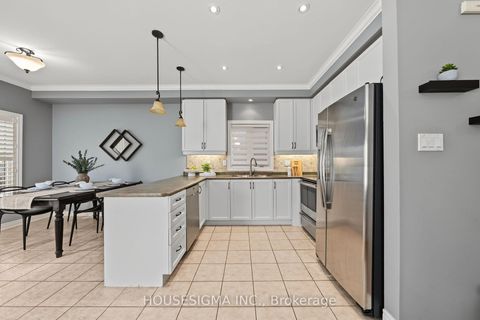 Photo 11 at 23 Battleford Avenue, Vellore Village, Vaughan