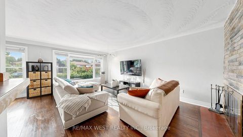 Photo 5 at 32 Allonsius Drive, West Deane, Toronto