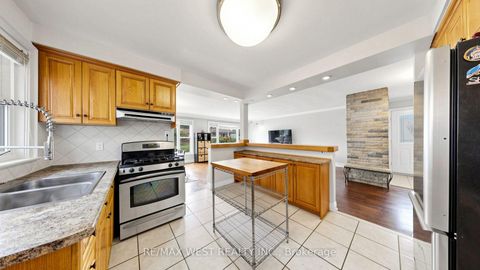 Photo 12 at 32 Allonsius Drive, West Deane, Toronto