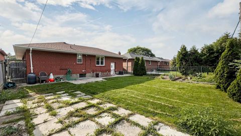 Photo 38 at 32 Allonsius Drive, West Deane, Toronto
