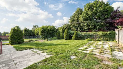 Photo 39 at 32 Allonsius Drive, West Deane, Toronto