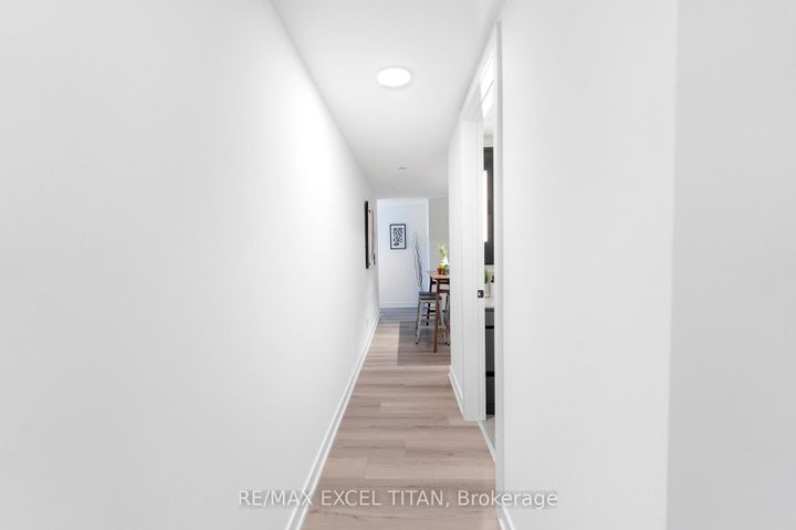 Photo 5 at 611 - 5 Lakeview Avenue, Bellwoods, Toronto