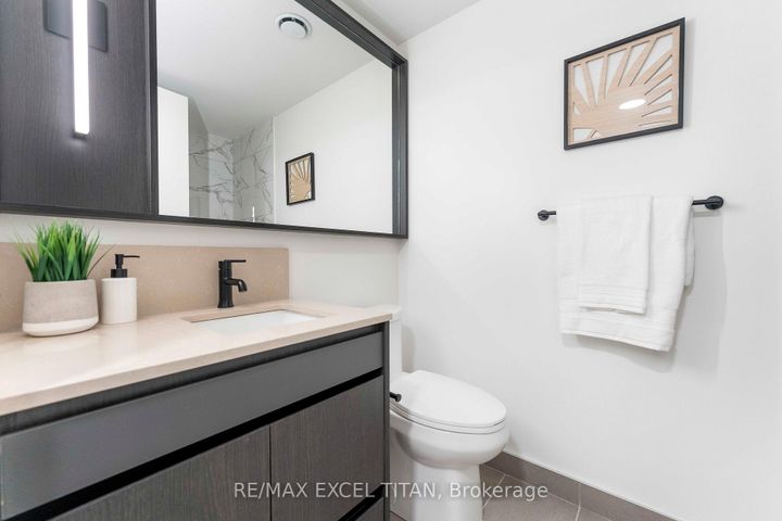 Photo 9 at 611 - 5 Lakeview Avenue, Bellwoods, Toronto