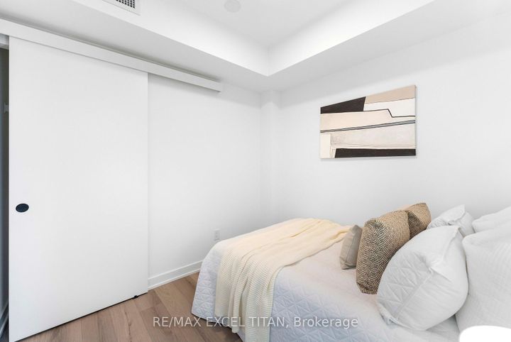 Photo 15 at 611 - 5 Lakeview Avenue, Bellwoods, Toronto