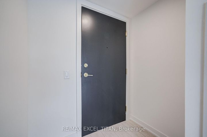 Photo 5 at 416 - 5 Lakeview Avenue, Bellwoods, Toronto
