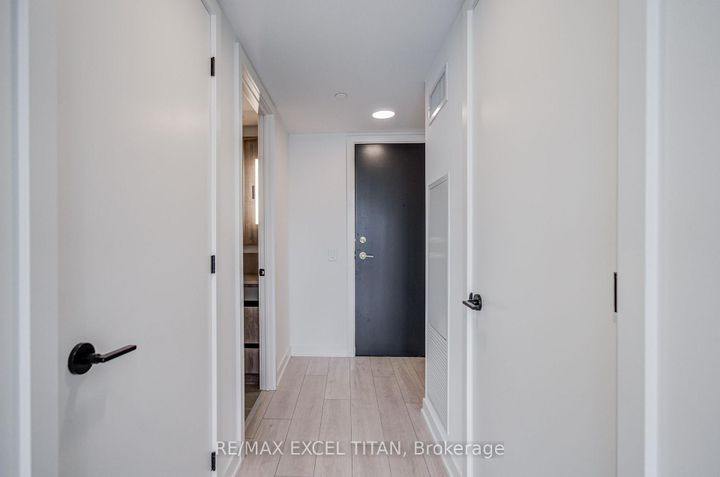 Photo 6 at 416 - 5 Lakeview Avenue, Bellwoods, Toronto