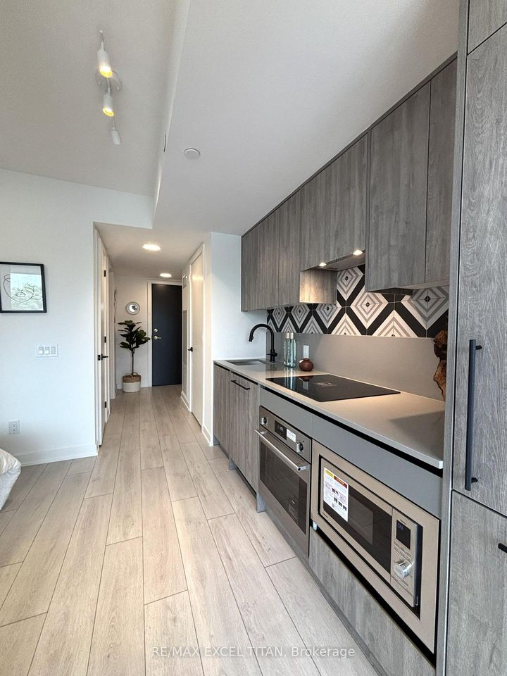 Photo 8 at 416 - 5 Lakeview Avenue, Bellwoods, Toronto