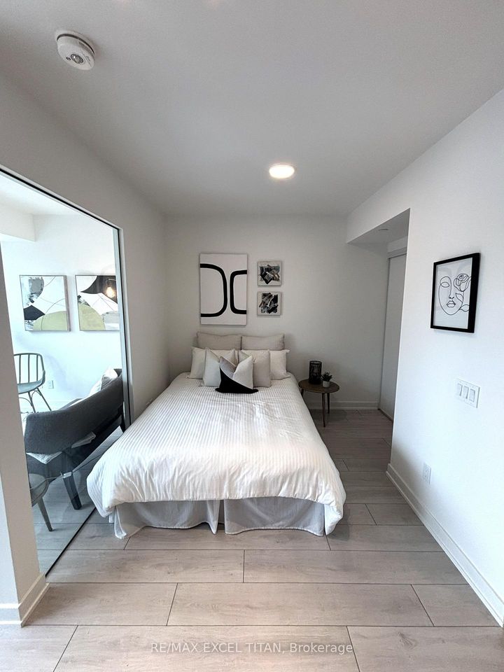 Photo 12 at 416 - 5 Lakeview Avenue, Bellwoods, Toronto
