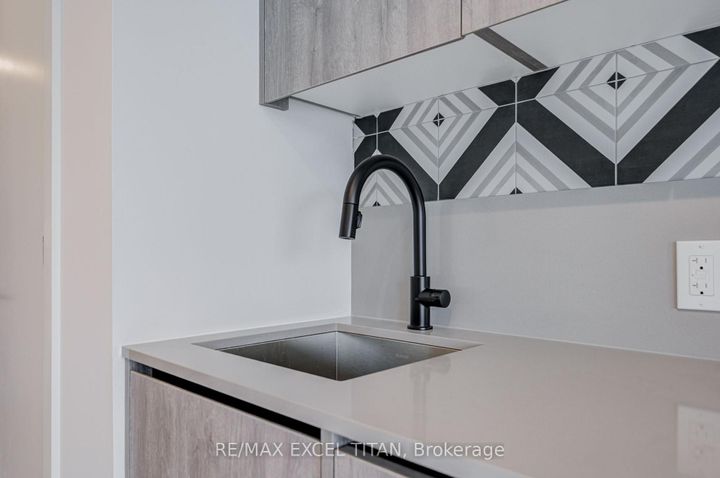 Photo 17 at 416 - 5 Lakeview Avenue, Bellwoods, Toronto
