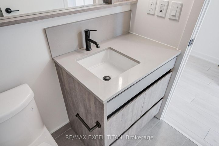 Photo 19 at 416 - 5 Lakeview Avenue, Bellwoods, Toronto