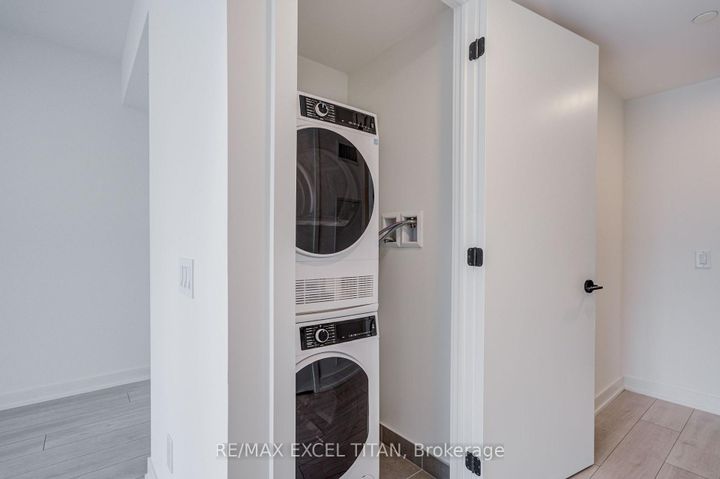 Photo 21 at 416 - 5 Lakeview Avenue, Bellwoods, Toronto