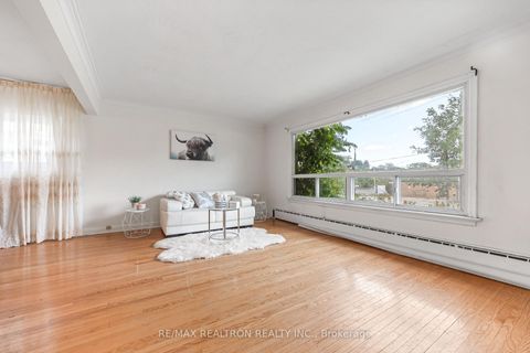 Photo 2 at 68 Elfreda Boulevard, Birchmount, Toronto