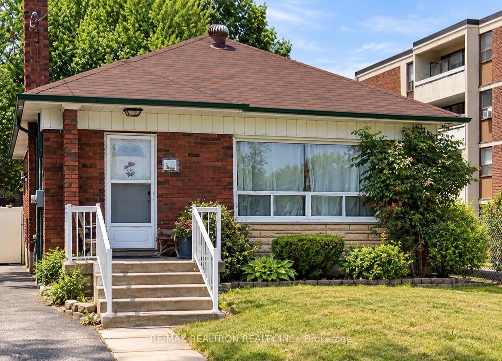 68 Elfreda Boulevard, Birchmount, Toronto 