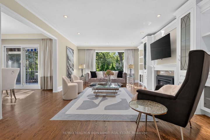 Photo 5 at 22 Brucedale Crescent, Bayview Village, Toronto
