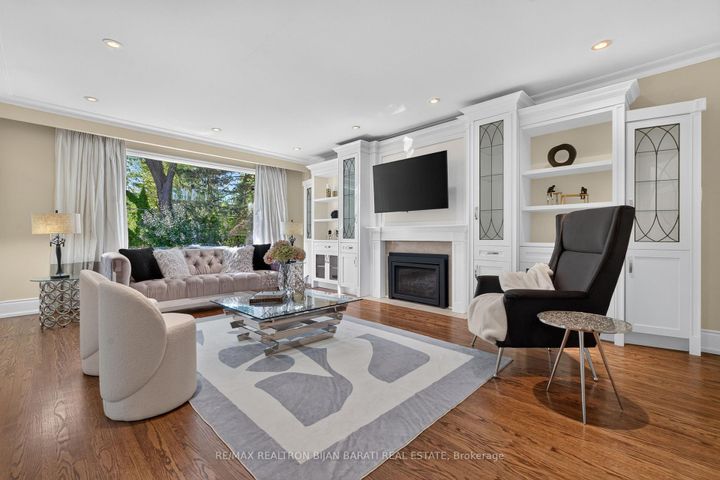Photo 6 at 22 Brucedale Crescent, Bayview Village, Toronto