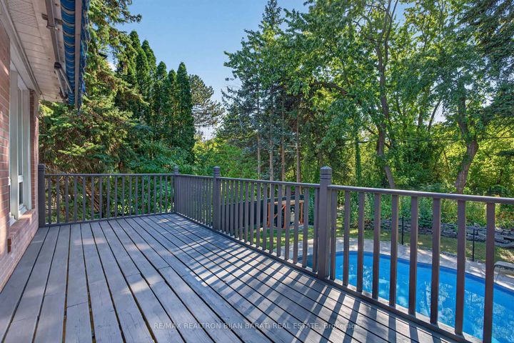 Photo 13 at 22 Brucedale Crescent, Bayview Village, Toronto