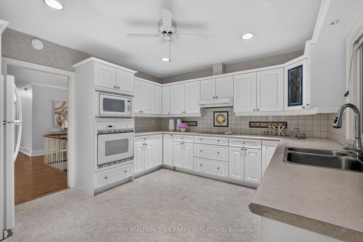Photo 19 at 22 Brucedale Crescent, Bayview Village, Toronto
