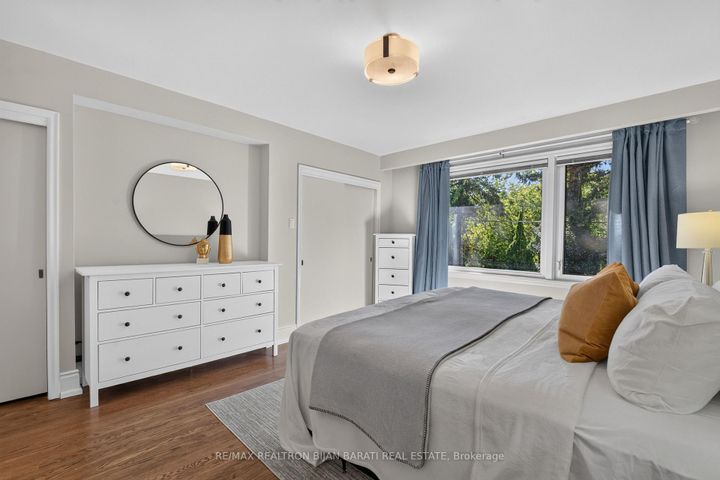 Photo 23 at 22 Brucedale Crescent, Bayview Village, Toronto