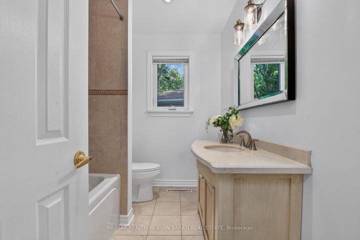 Photo 25 at 22 Brucedale Crescent, Bayview Village, Toronto