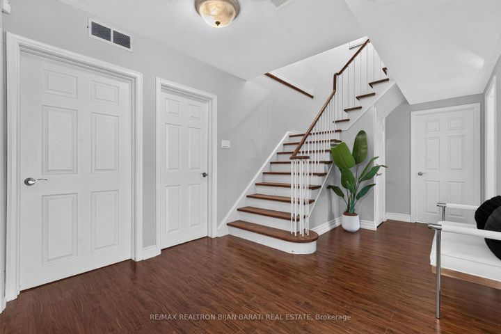 Photo 31 at 22 Brucedale Crescent, Bayview Village, Toronto