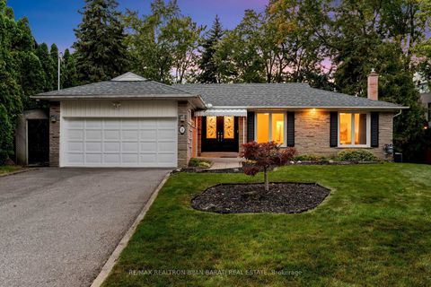 Photo 3 at 22 Brucedale Crescent, Bayview Village, Toronto