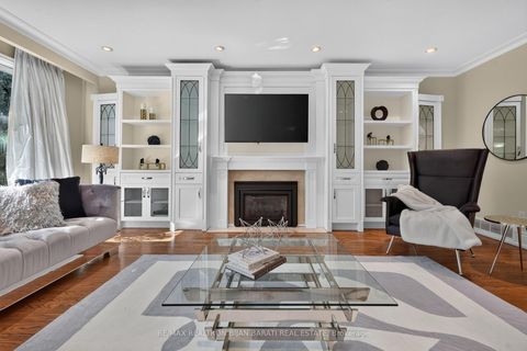 Photo 4 at 22 Brucedale Crescent, Bayview Village, Toronto