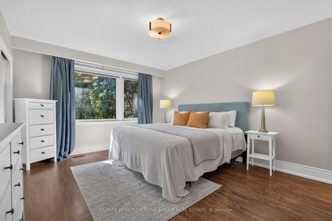 Photo 24 at 22 Brucedale Crescent, Bayview Village, Toronto