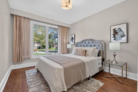 Photo 27 at 22 Brucedale Crescent, Bayview Village, Toronto