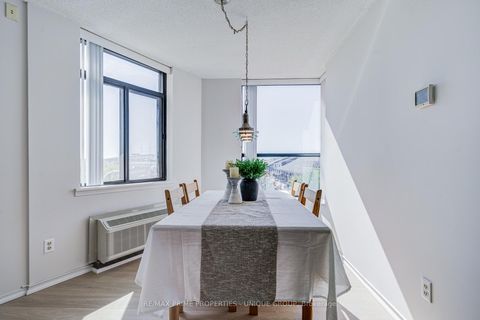 Photo 11 at 301 - 250 Queens Quay W, Waterfront Communities C1, Toronto