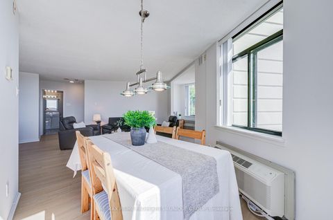 Photo 13 at 301 - 250 Queens Quay W, Waterfront Communities C1, Toronto