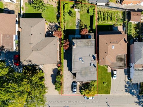 Photo 2 at 77 Chiswick Avenue, Amesbury, Toronto