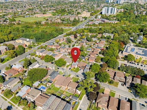 Photo 3 at 77 Chiswick Avenue, Amesbury, Toronto