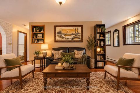 Photo 5 at 77 Chiswick Avenue, Amesbury, Toronto