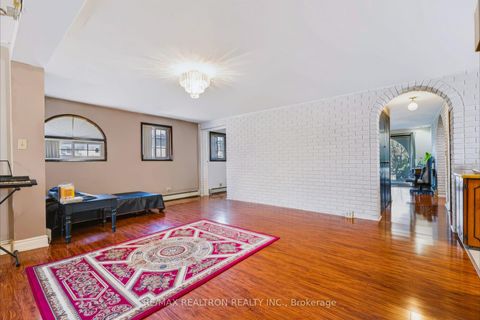 Photo 11 at 77 Chiswick Avenue, Amesbury, Toronto