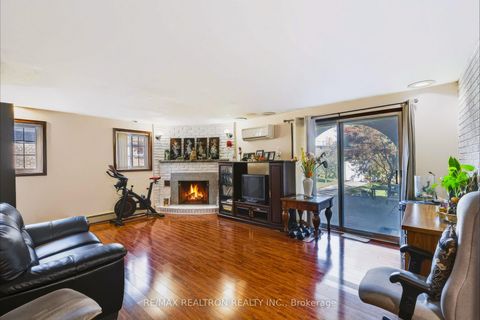 Photo 12 at 77 Chiswick Avenue, Amesbury, Toronto