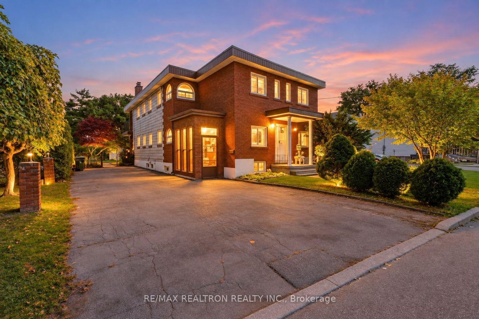 77 Chiswick Avenue, Amesbury, Toronto 