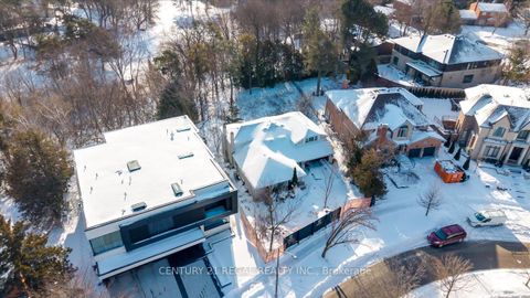 Photo 7 at 11 Montressor Drive, Windfields, Toronto