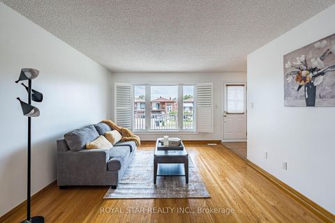Photo 10 at 122 Sawmill Road, Jane Heights, Toronto