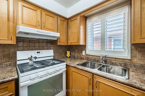 Photo 18 at 122 Sawmill Road, Jane Heights, Toronto
