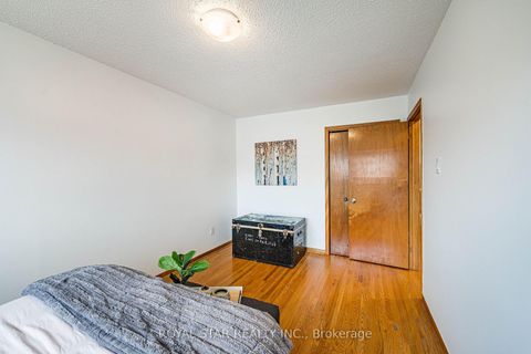 Photo 29 at 122 Sawmill Road, Jane Heights, Toronto