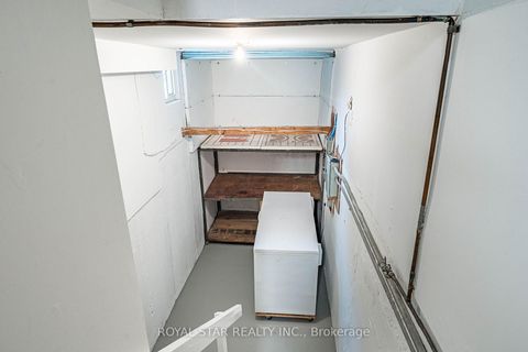 Photo 36 at 122 Sawmill Road, Jane Heights, Toronto