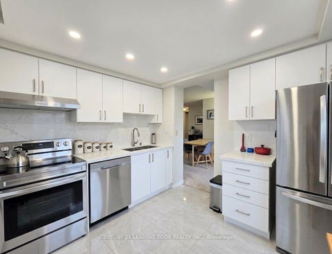 Photo 4 at 314 - 7 Bishop Avenue, Newtonbrook East, Toronto