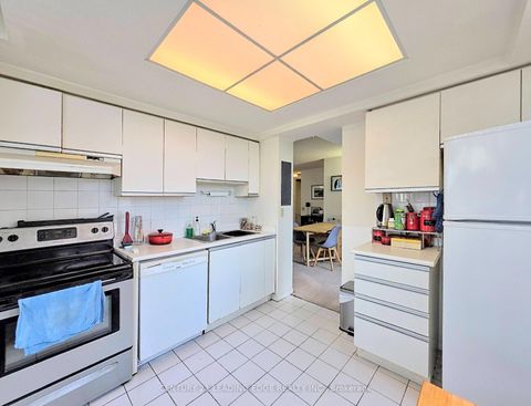 Photo 5 at 314 - 7 Bishop Avenue, Newtonbrook East, Toronto
