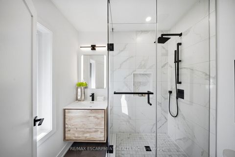 Photo 20 at 14 Kentroyal Drive, Humber Heights, Toronto