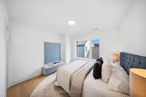 Photo 21 at 14 Kentroyal Drive, Humber Heights, Toronto