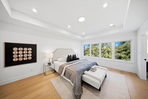 Photo 24 at 14 Kentroyal Drive, Humber Heights, Toronto