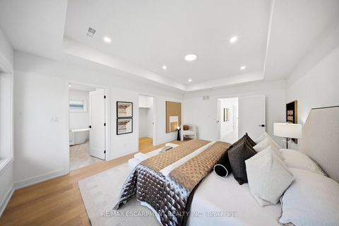 Photo 25 at 14 Kentroyal Drive, Humber Heights, Toronto