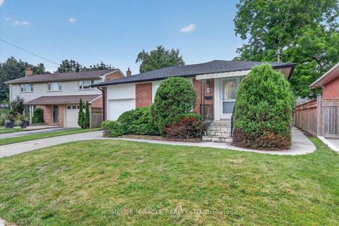 Photo 2 at 18 Elderfield Crescent, Etobicoke West Mall, Toronto