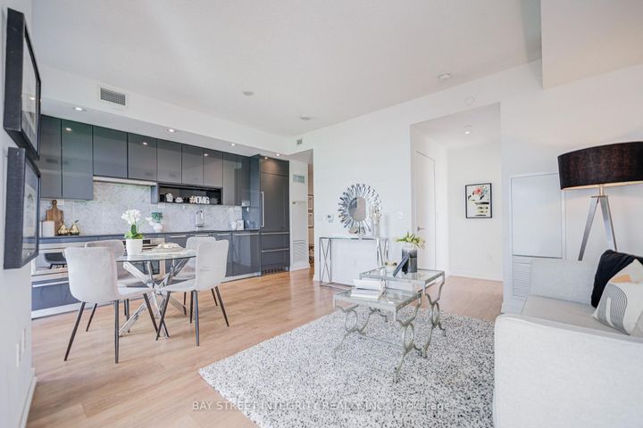 Photo 2 at 303 - 117 McMahon Drive, Bayview Village, Toronto