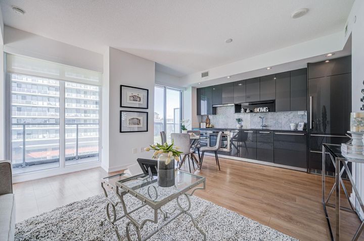 Photo 3 at 303 - 117 McMahon Drive, Bayview Village, Toronto